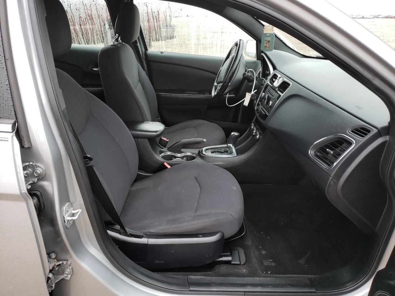 Photo 5 from auction – 2013 CHRYSLER 200 TOURIN with VIN 1C3CCBBG1DN532056