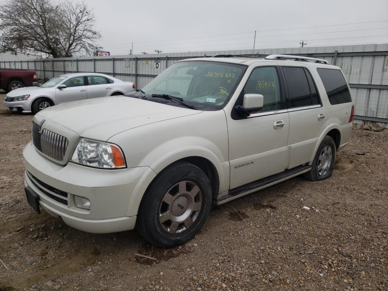Photo 2 from auction – 2006 LINCOLN NAVIGATOR with VIN 5LMFU27586LJ05624