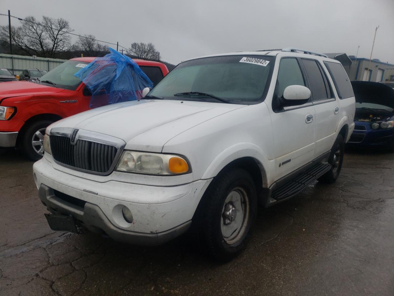 Photo 2 from auction – 2001 LINCOLN NAVIGATOR with VIN 5LMFU28R51LJ31074