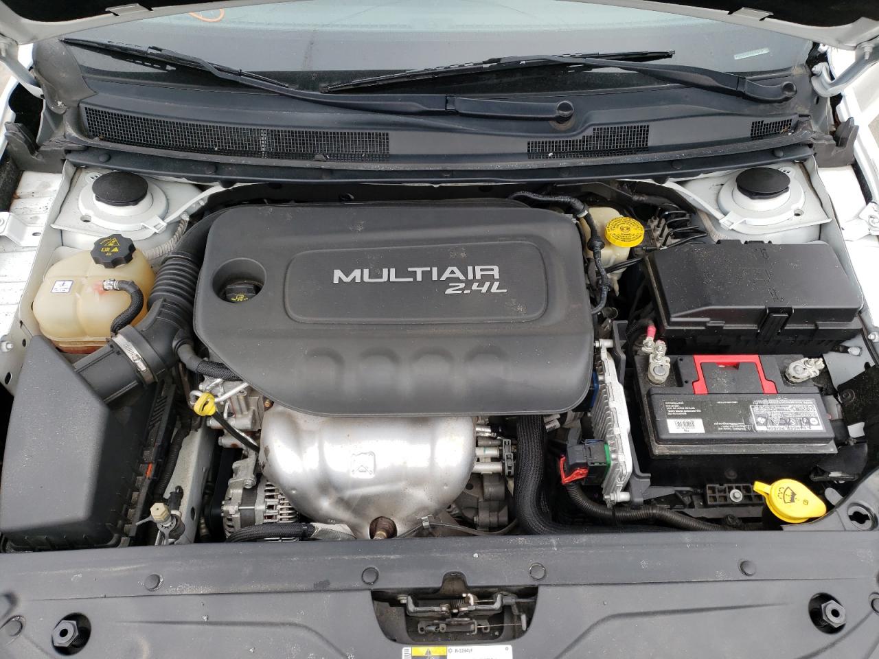 Photo 7 from auction – 2015 CHRYSLER 200 LIMITE with VIN 1C3CCCAB5FN708427