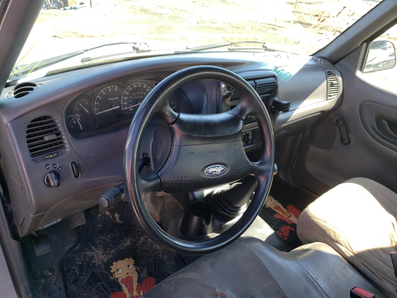 Photo 9 from auction – 2002 FORD RANGER with VIN 1FTYR10D62PB62047
