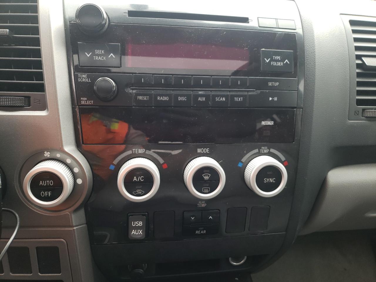 Photo 9 from auction – 2011 TOYOTA SEQUOIA SR with VIN 5TDZY5G19BS034093