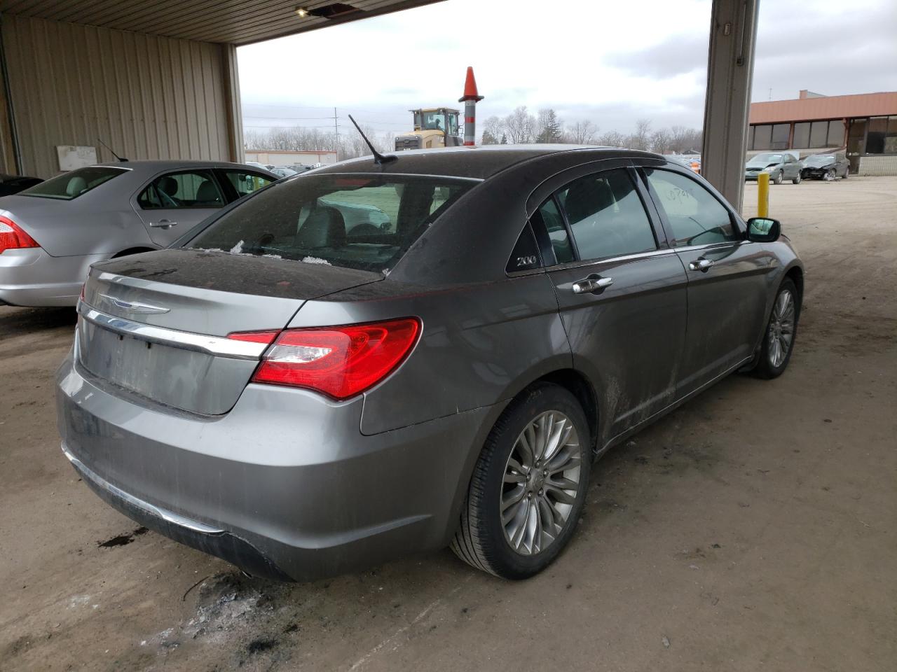 Photo 4 from auction – 2013 CHRYSLER 200 LIMITE with VIN 1C3CCBCG3DN550203