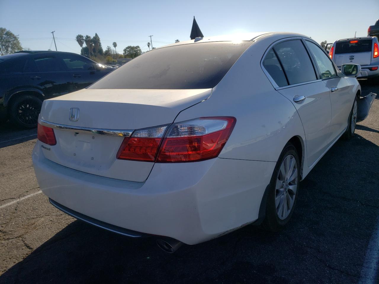 Photo 4 from auction – 2015 HONDA ACCORD EXL with VIN 1HGCR2F85FA079861