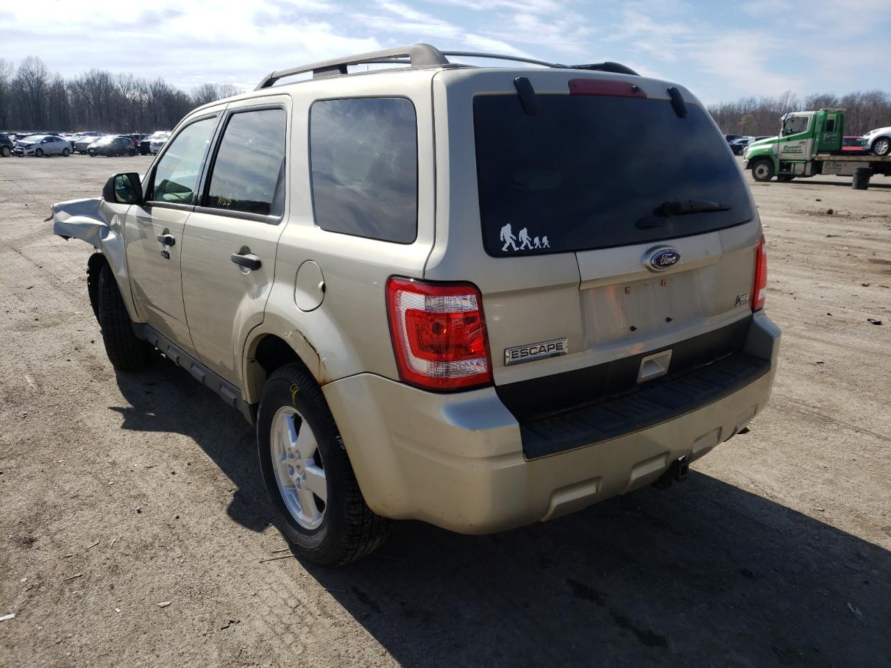 Photo 3 from auction – 2011 FORD ESCAPE XLT with VIN 1FMCU0DG2BKB02055