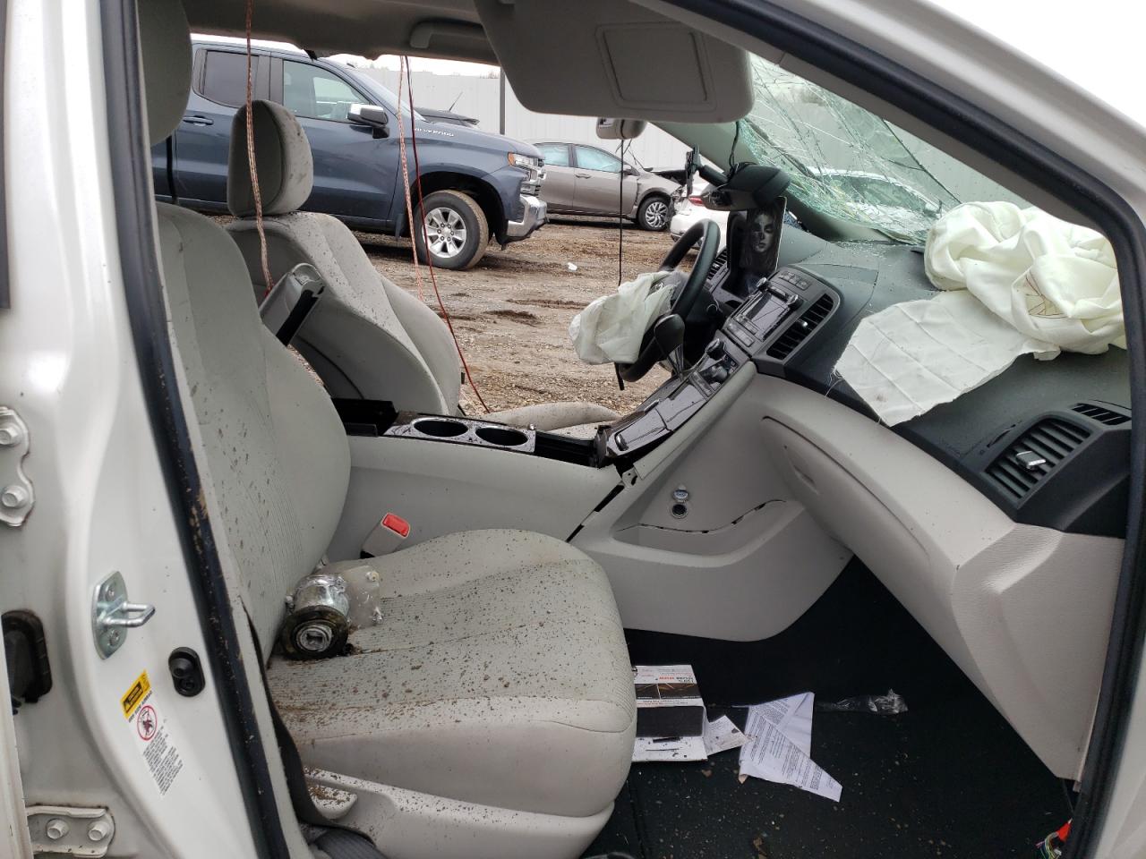 Photo 5 from auction – 2010 TOYOTA VENZA with VIN 4T3BA3BB4AU017208
