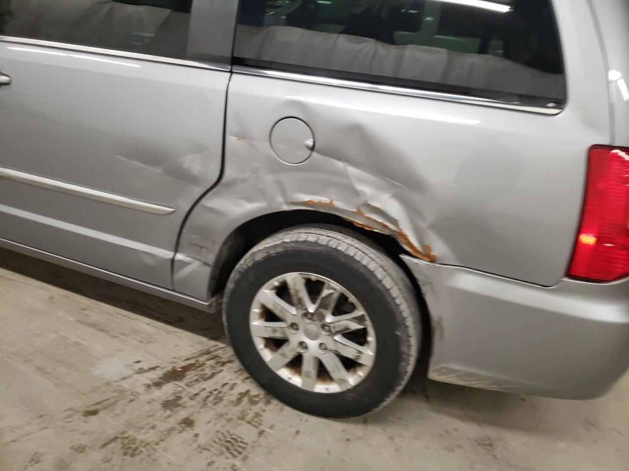 Photo 9 from auction – 2014 CHRYSLER TOWN & COU with VIN 2C4RC1BG8ER314409