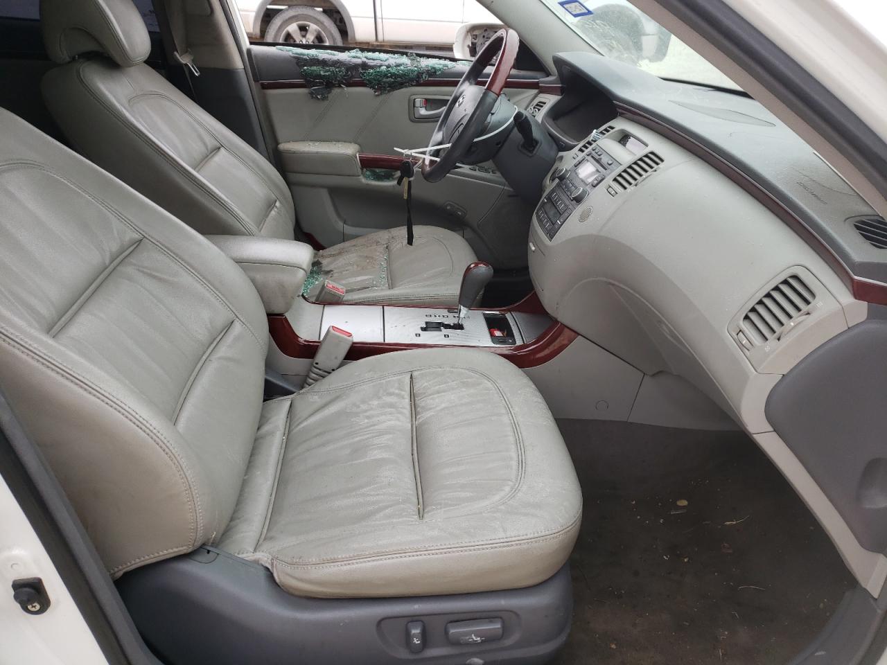 Photo 5 from auction – 2008 HYUNDAI AZERA SE with VIN KMHFC46F28A310852