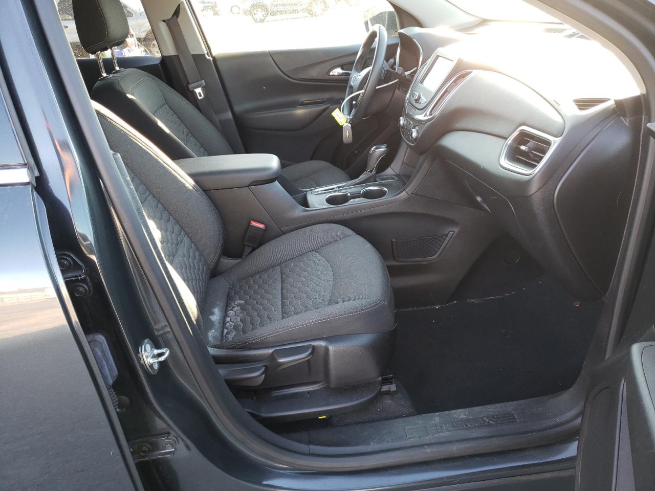 Photo 5 from auction – 2018 CHEVROLET EQUINOX LT with VIN 2GNAXKEX7J6204697