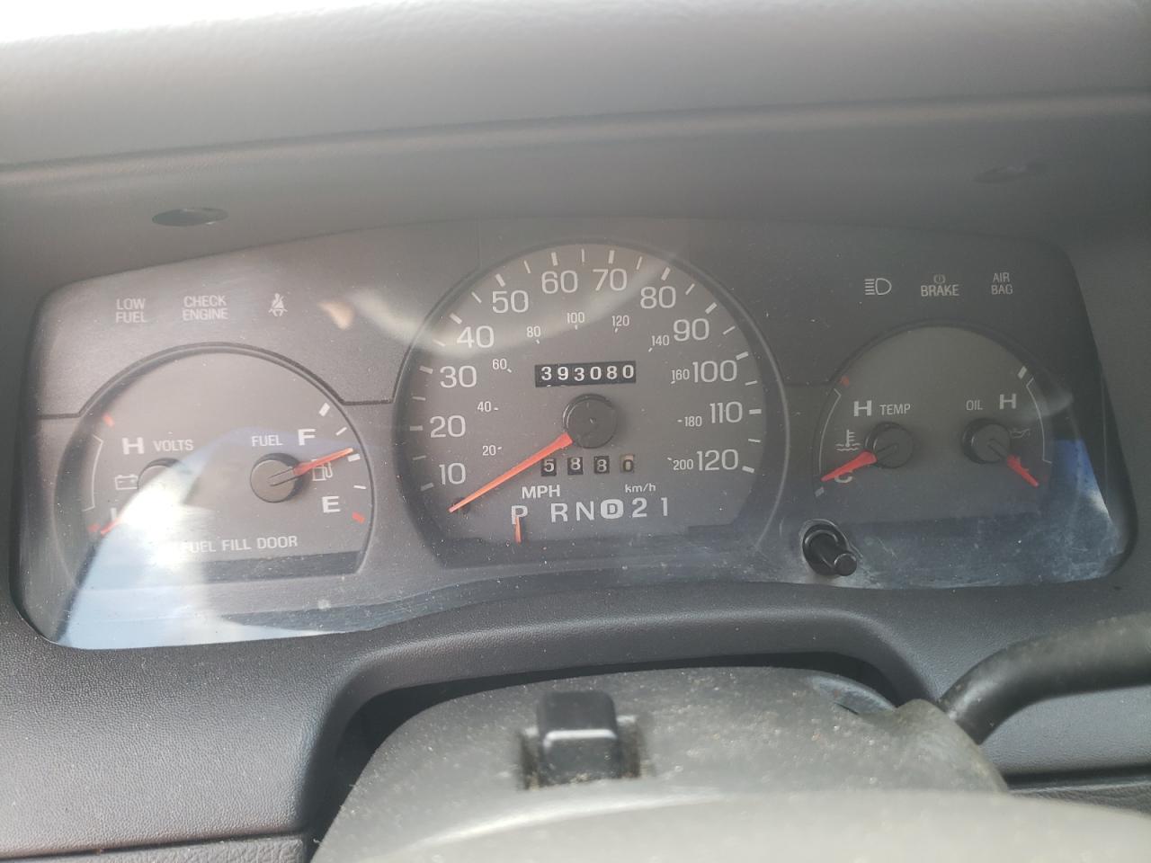 Photo 8 from auction – 2000 MERCURY GRAND MARQ with VIN 2MEFM74W0YX655485