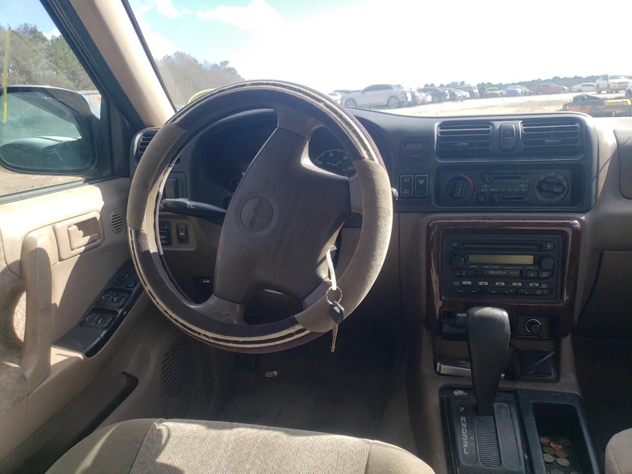 Photo 9 from auction – 2002 ISUZU RODEO S with VIN 4S2CK58W124326502