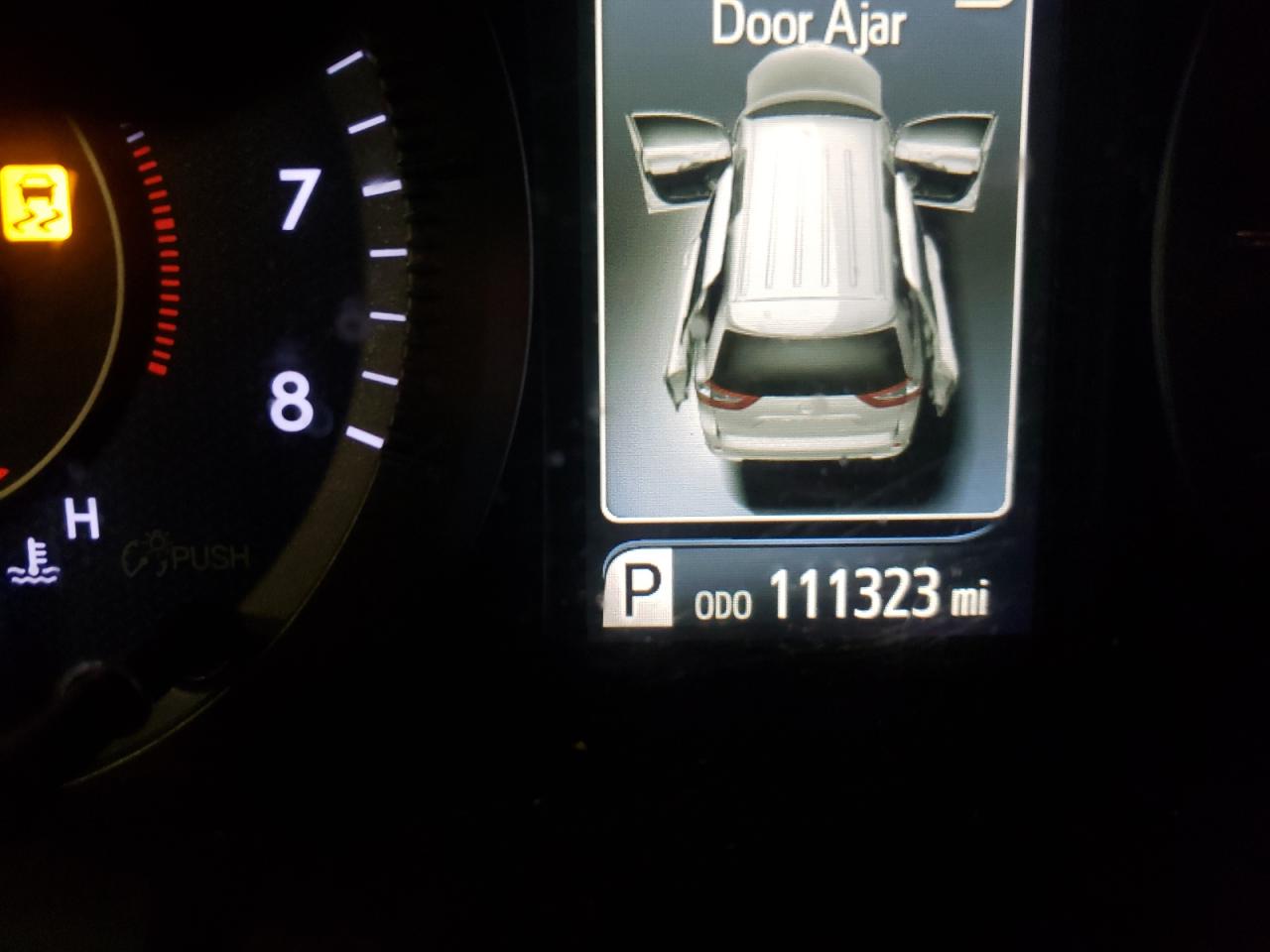 Photo 8 from auction – 2015 TOYOTA SIENNA XLE with VIN 5TDYK3DC0FS688381