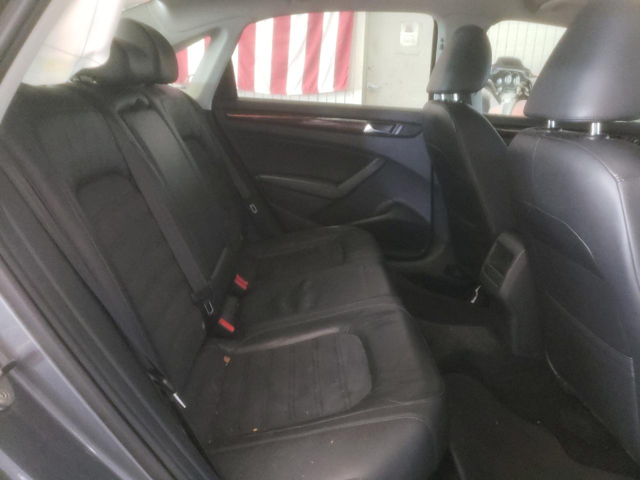 Photo 6 from auction – 2012 VOLKSWAGEN PASSAT SEL with VIN 1VWCN7A36CC012623