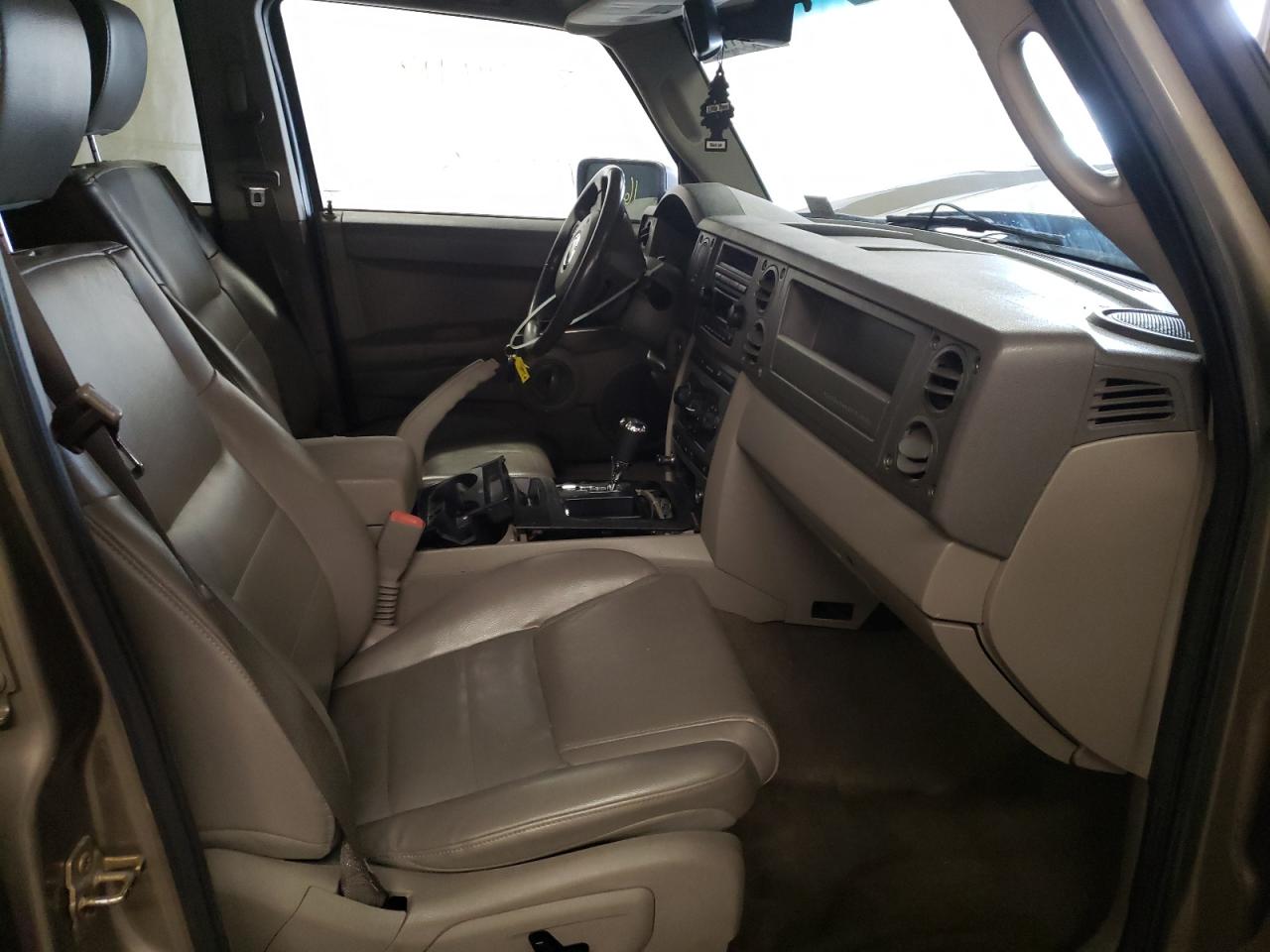 Photo 5 from auction – 2006 JEEP COMMANDER with VIN 1J8HG48N86C232321
