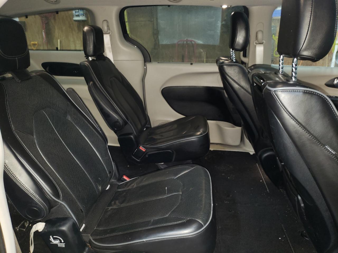 Photo 6 from auction – 2019 CHRYSLER PACIFICA L with VIN 2C4RC1GG7KR597762