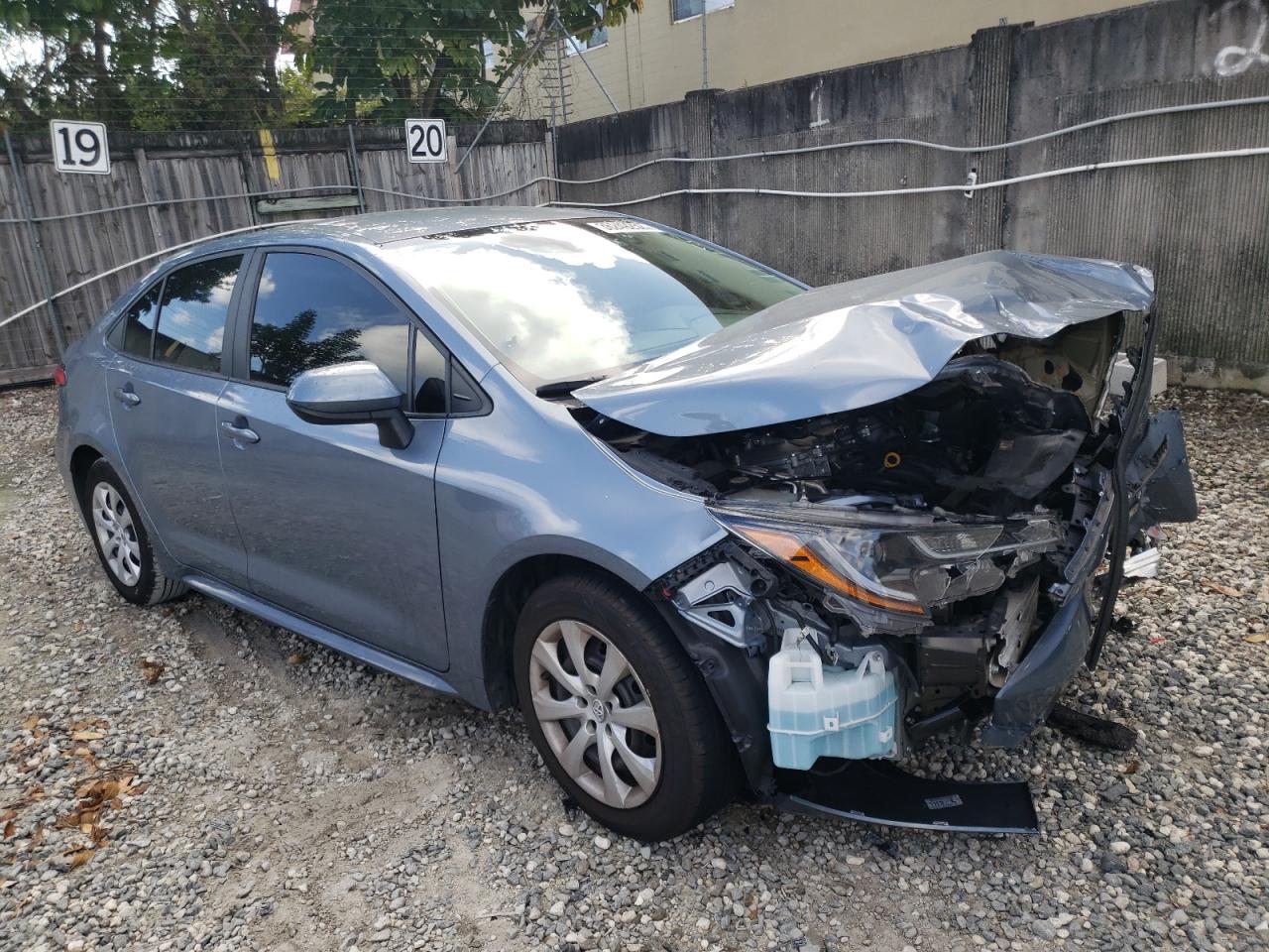 TOYOTA COROLLA LE 2020 with VIN 5YFEPRAE0LP027967 - Photo from auction