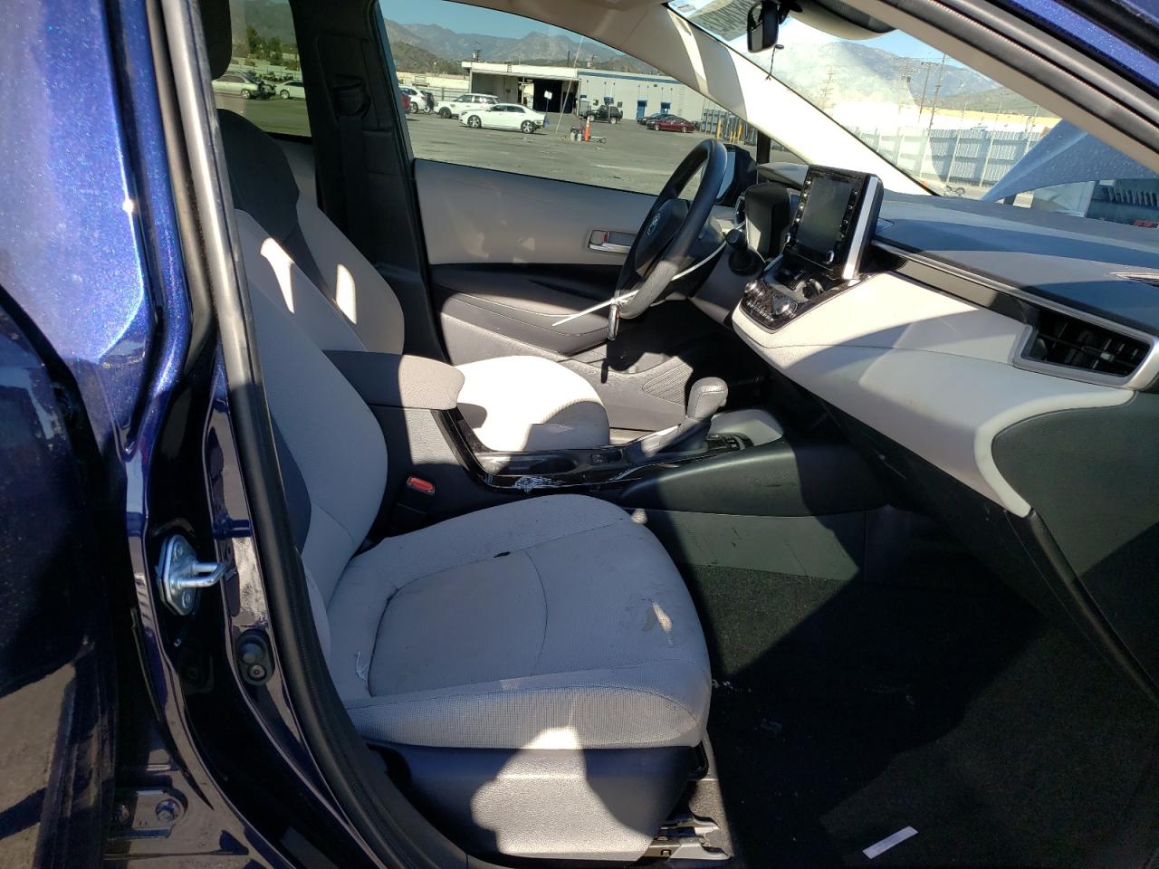 Photo 5 from auction – 2021 TOYOTA COROLLA LE with VIN JTDEAMDE3MJ010229