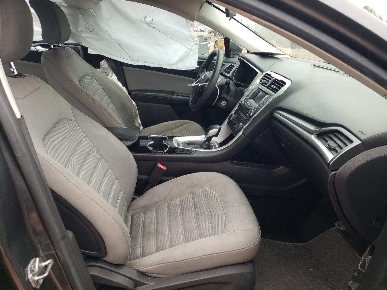 Photo 5 from auction – 2016 FORD FUSION S with VIN 3FA6P0G70GR274260