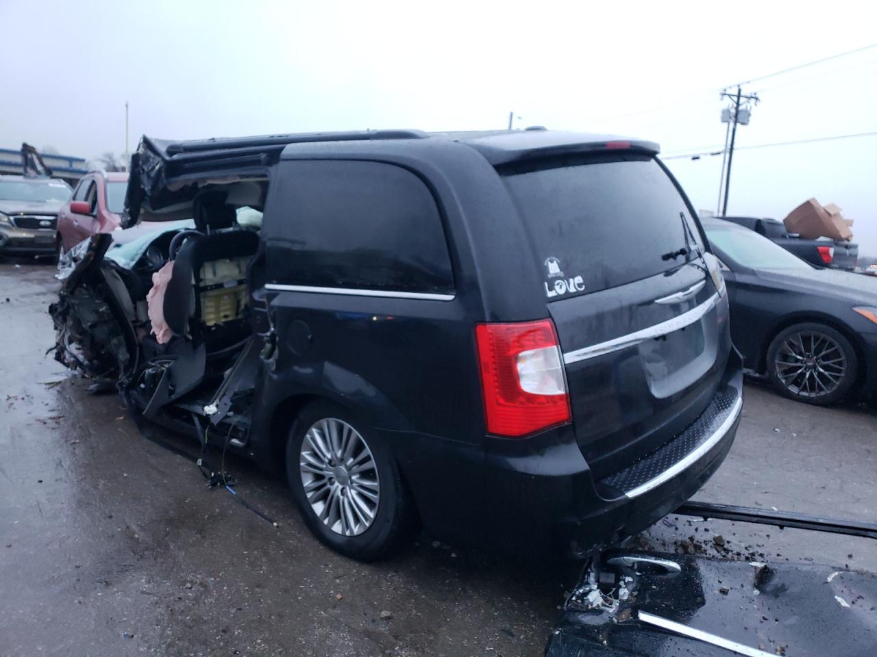 Photo 3 from auction – 2013 CHRYSLER TOWN & COU with VIN 2C4RC1CG9DR786695
