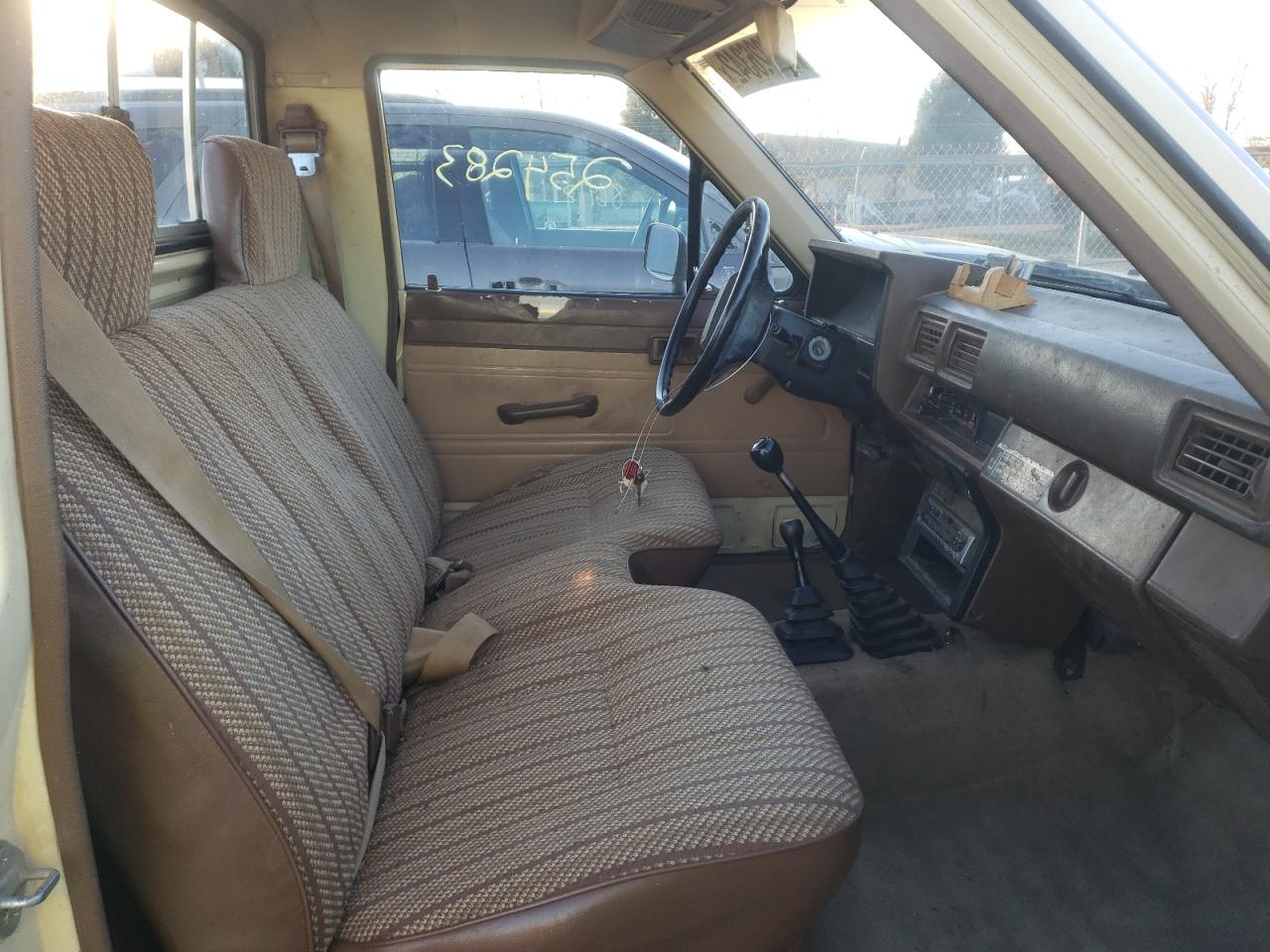 Photo 5 from auction – 1985 TOYOTA PICKUP RN6 with VIN JT4RN65D0F5053767