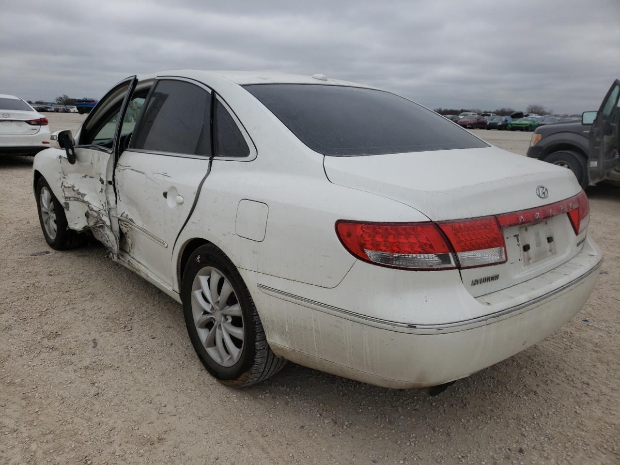 Photo 3 from auction – 2008 HYUNDAI AZERA SE with VIN KMHFC46F28A310852
