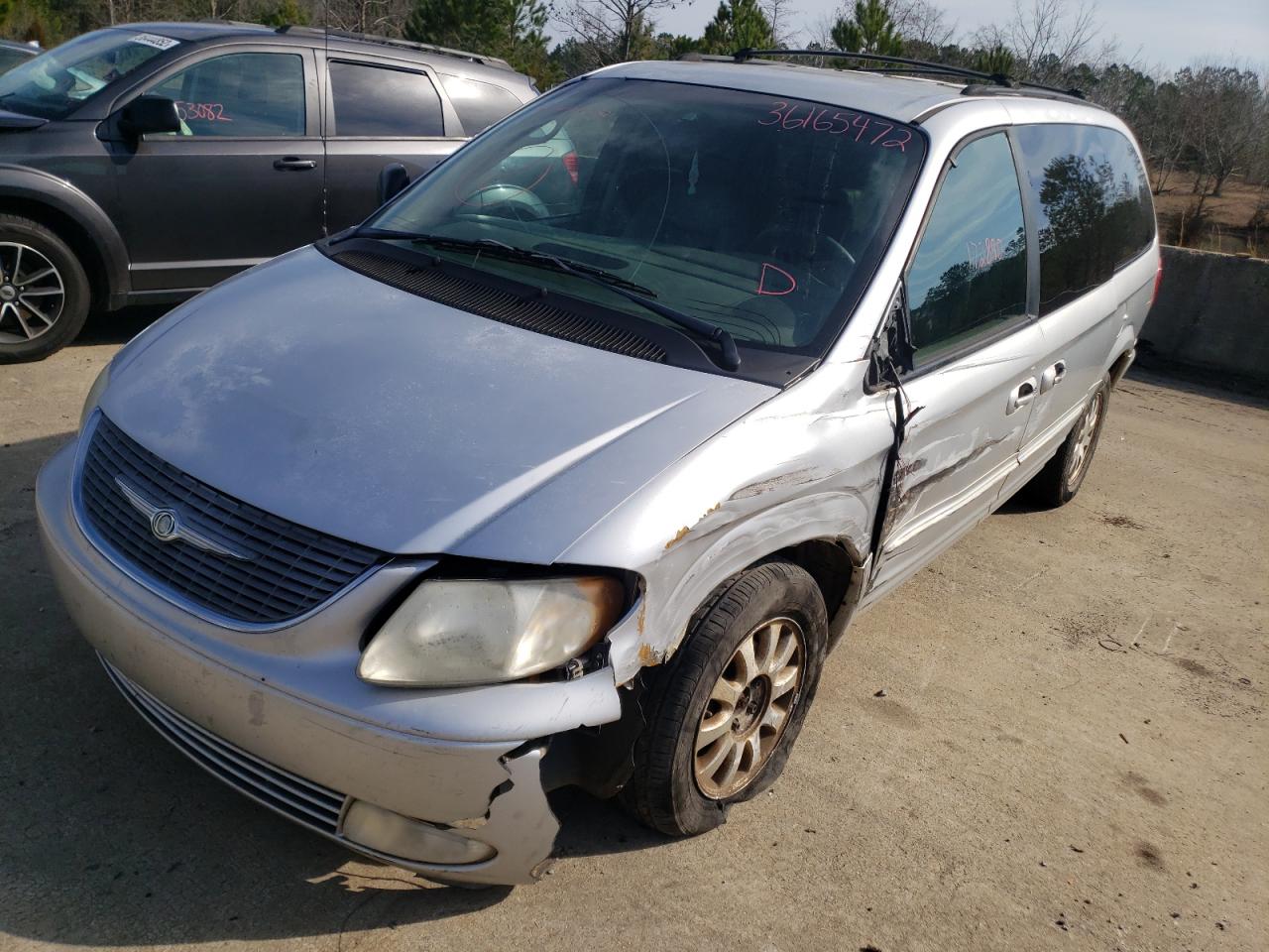 Photo 2 from auction – 2002 CHRYSLER TOWN & COU with VIN 2C4GP54L42R539077