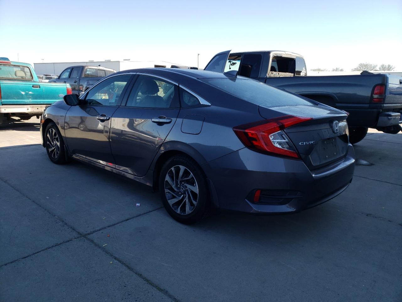 Photo 3 from auction – 2018 HONDA CIVIC EX with VIN 2HGFC2F7XJH545820