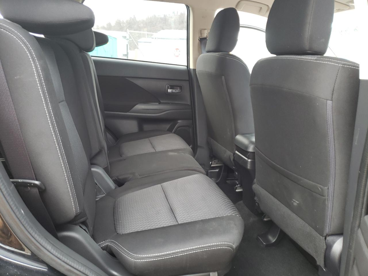 Photo 6 from auction – 2017 MITSUBISHI OUTLANDER with VIN JA4AZ2A33HZ058104