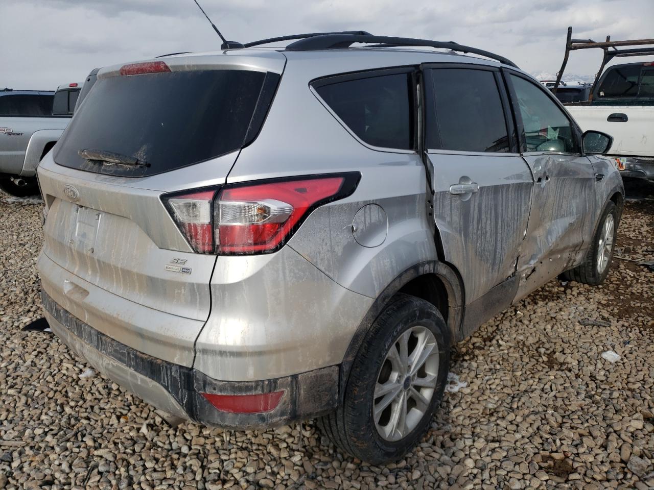 Photo 4 from auction – 2017 FORD ESCAPE SE with VIN 1FMCU9GD8HUC53873