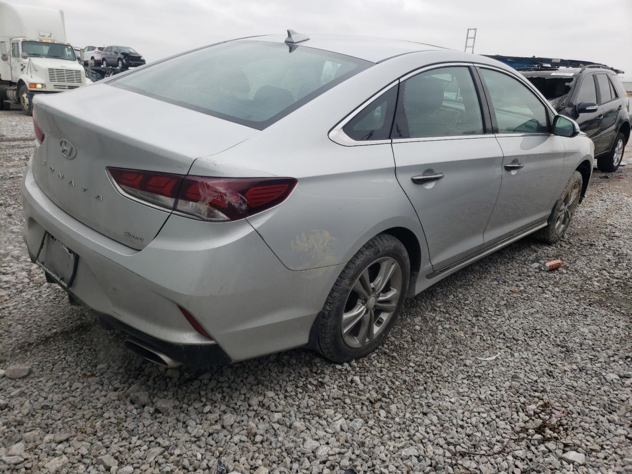Photo 4 from auction – 2019 HYUNDAI SONATA LIM with VIN 5NPE34AF2KH815748