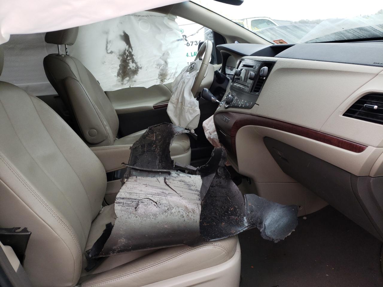 Photo 5 from auction – 2013 TOYOTA SIENNA XLE with VIN 5TDDK3DC2DS062004