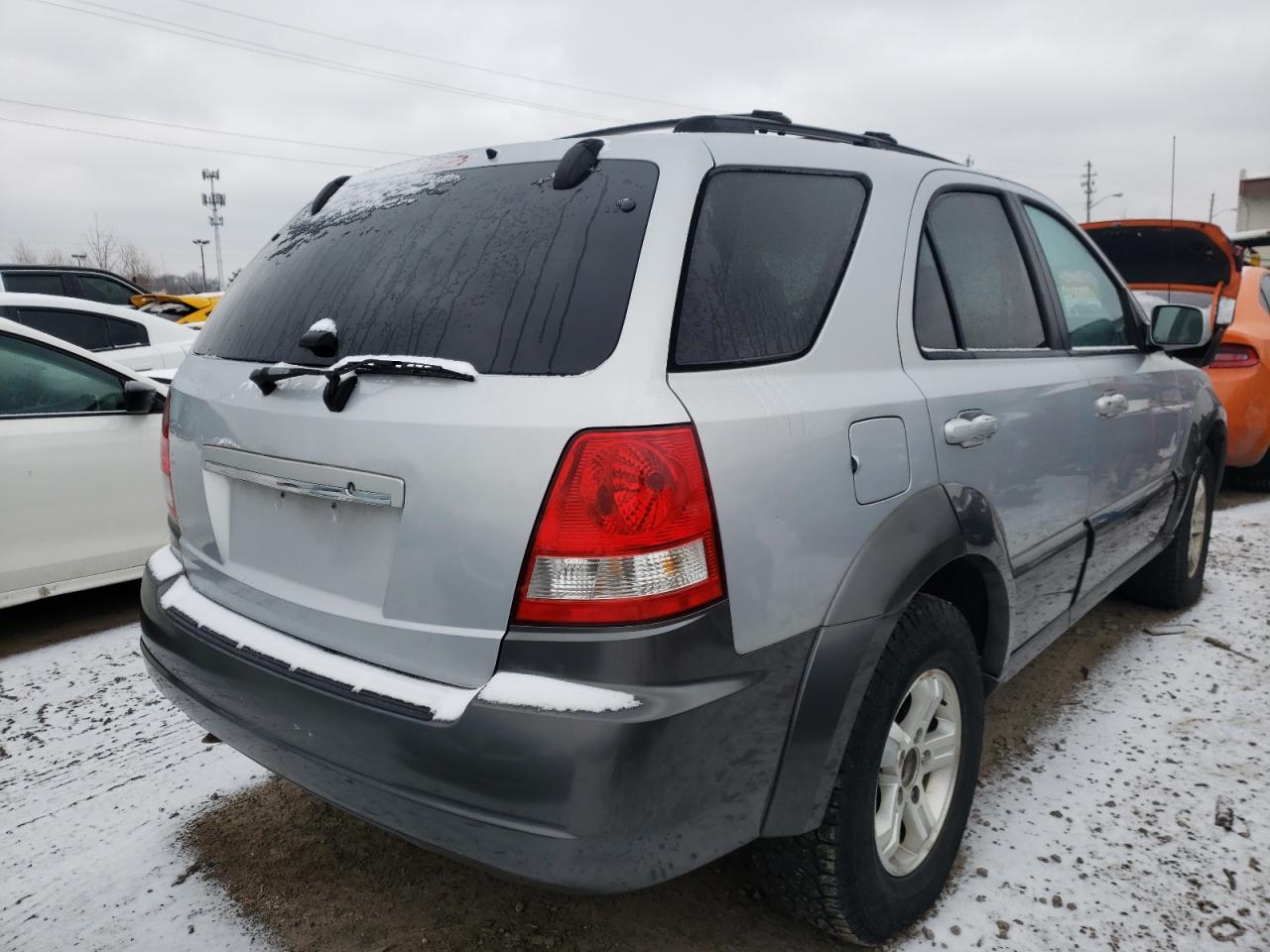 Photo 4 from auction – 2005 KIA SORENTO EX with VIN KNDJC733455457690