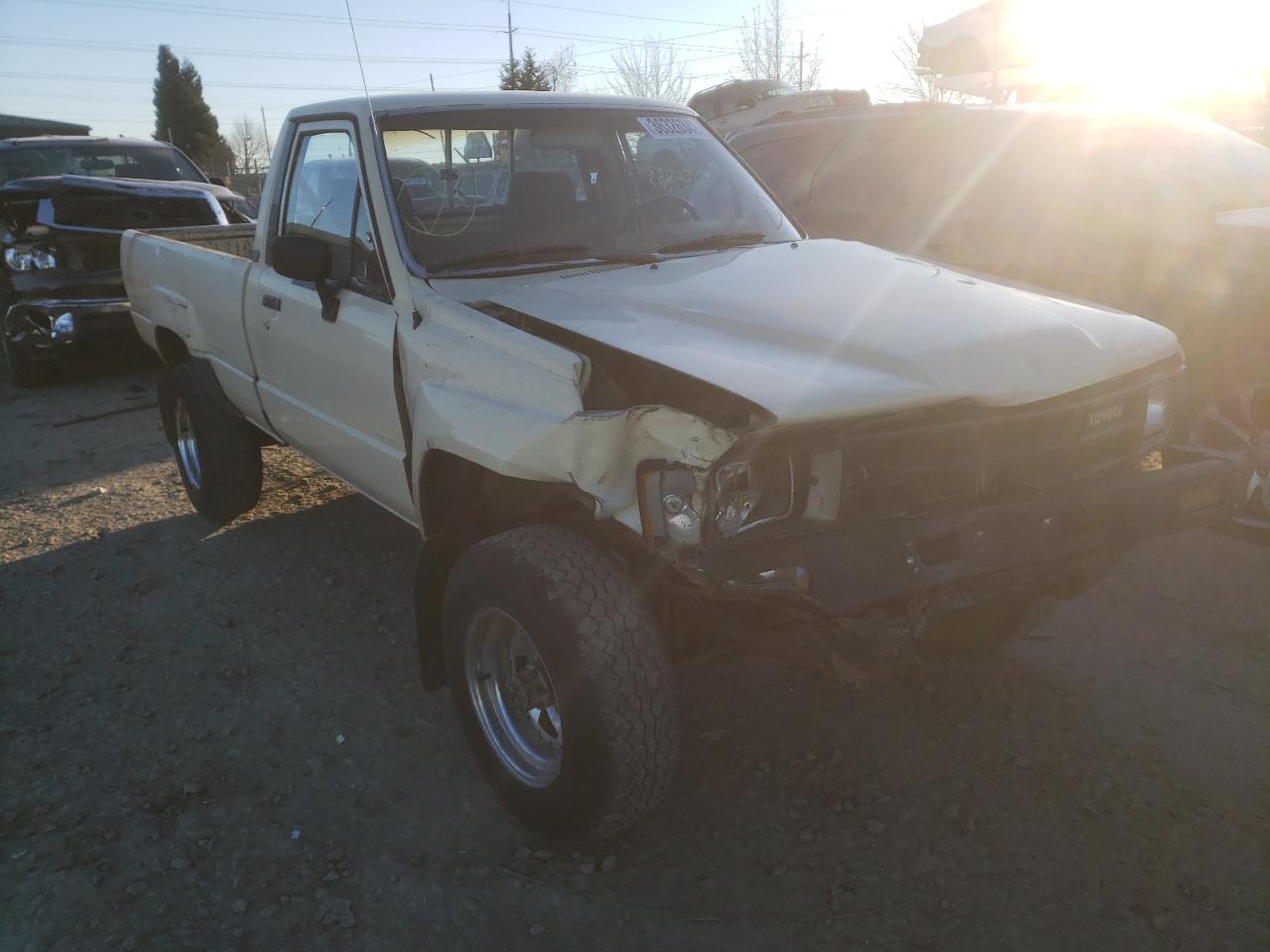 TOYOTA PICKUP RN6 1985 with VIN JT4RN65D0F5053767 - Photo from auction