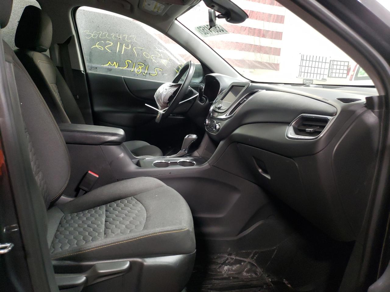 Photo 5 from auction – 2020 CHEVROLET EQUINOX LT with VIN 3GNAXUEVXLS614179