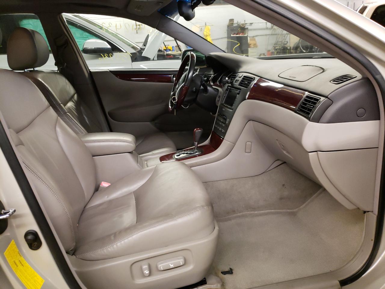 Photo 5 from auction – 2004 LEXUS ES 330 with VIN JTHBA30G045036606