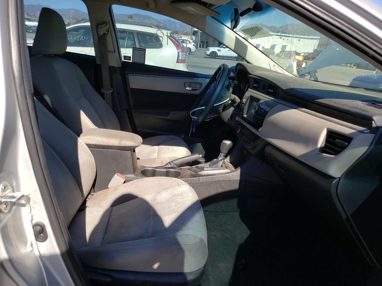 Photo 5 from auction – 2016 TOYOTA COROLLA L with VIN 5YFBURHE0GP526985