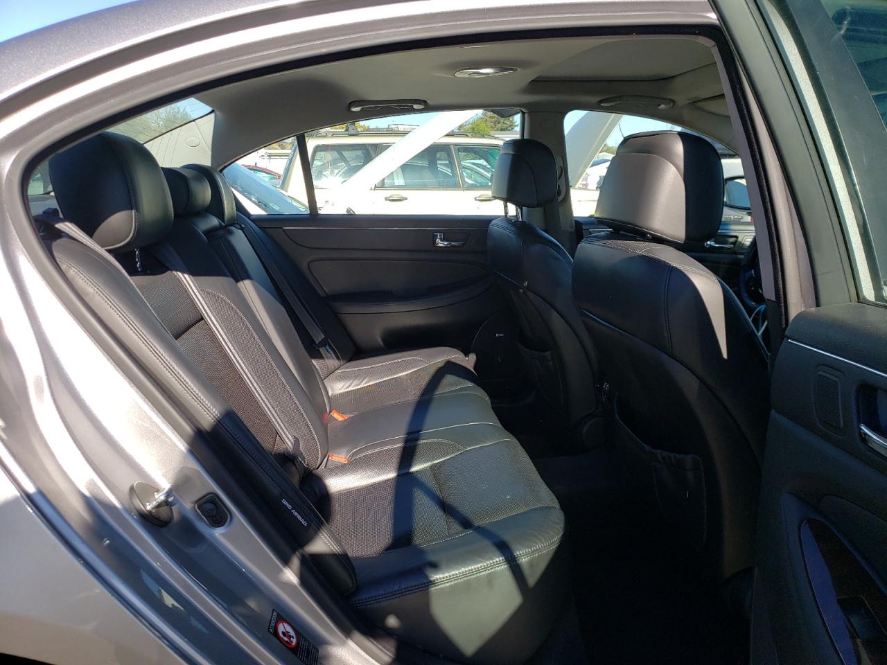 Photo 6 from auction – 2011 HYUNDAI GENESIS 4. with VIN KMHGC4DF5BU121447