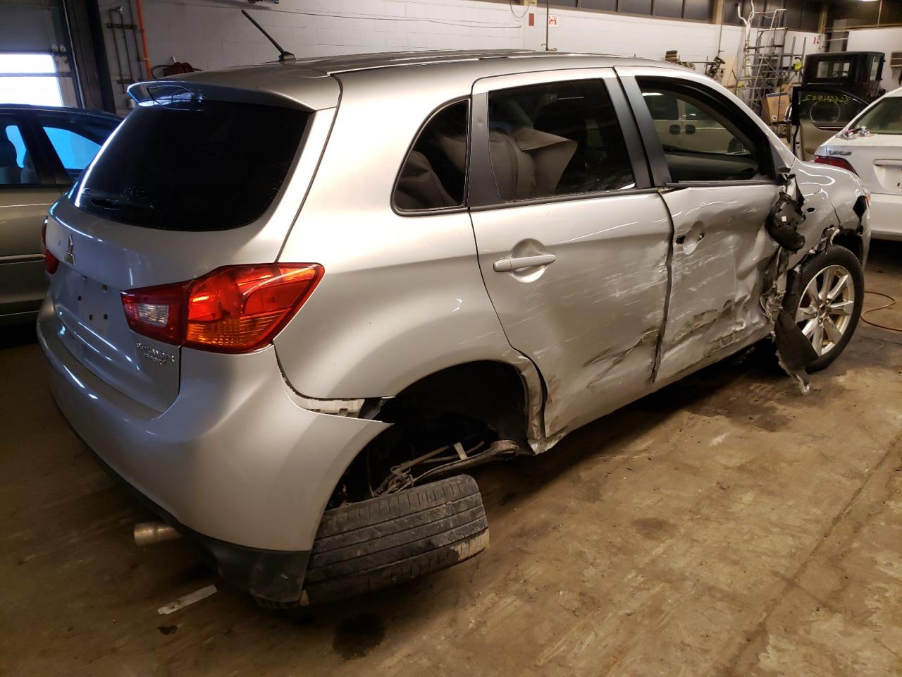 Photo 4 from auction – 2015 MITSUBISHI OUTLANDER with VIN 4A4AP3AU1FE018403