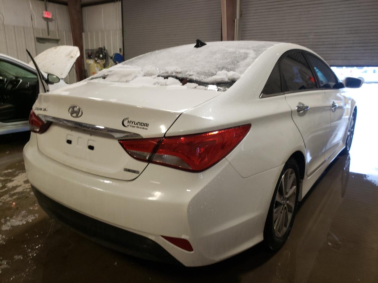 Photo 4 from auction – 2014 HYUNDAI SONATA SE with VIN 5NPEC4ACXEH931421