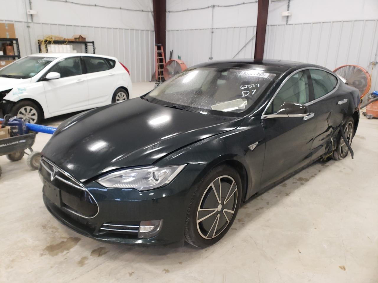 Photo 2 from auction – 2013 TESLA MODEL S 85 with VIN 5YJSA1CN3DFP23710