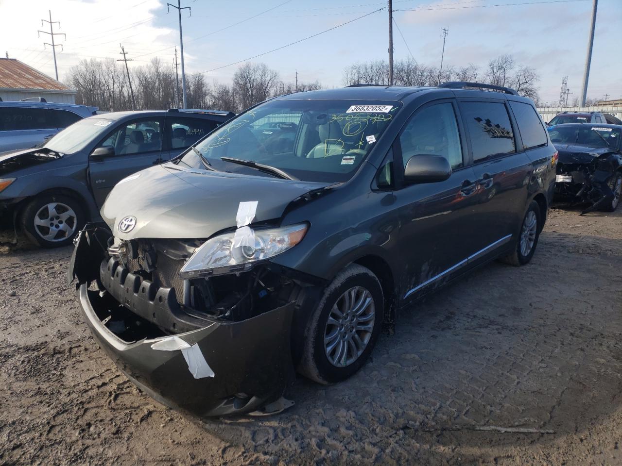 Photo 2 from auction – 2012 TOYOTA SIENNA XLE with VIN 5TDYK3DC6CS218237