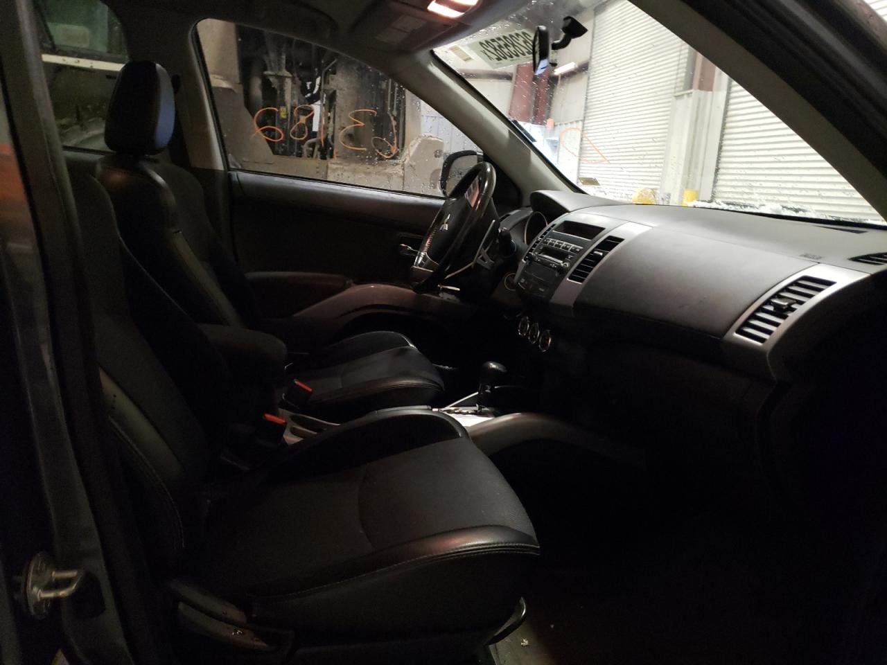 Photo 5 from auction – 2011 MITSUBISHI OUTLANDER with VIN JA4JT5AX5BU021243
