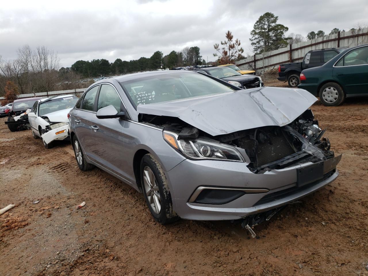 HYUNDAI SONATA SE 2016 with VIN 5NPE24AF3GH323630 - Photo from auction