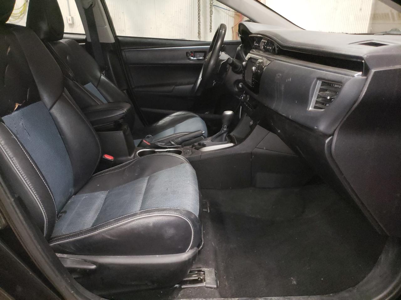 Photo 5 from auction – 2015 TOYOTA COROLLA L with VIN 5YFBURHE8FP332199