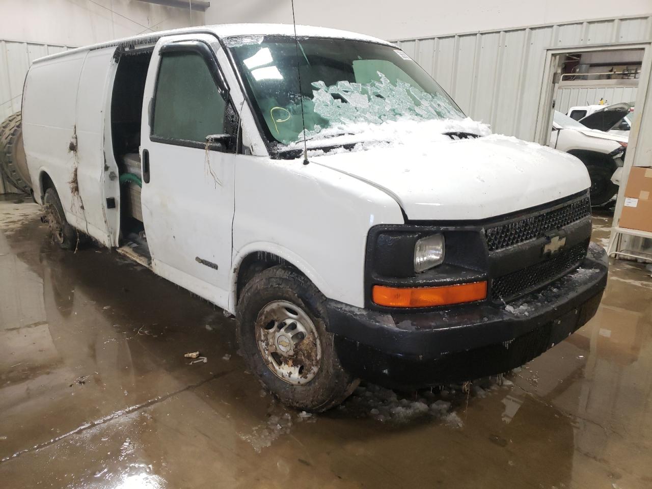 CHEVROLET EXPRESS G3 2005 with VIN 1GCHG39U151155471 - Photo from auction