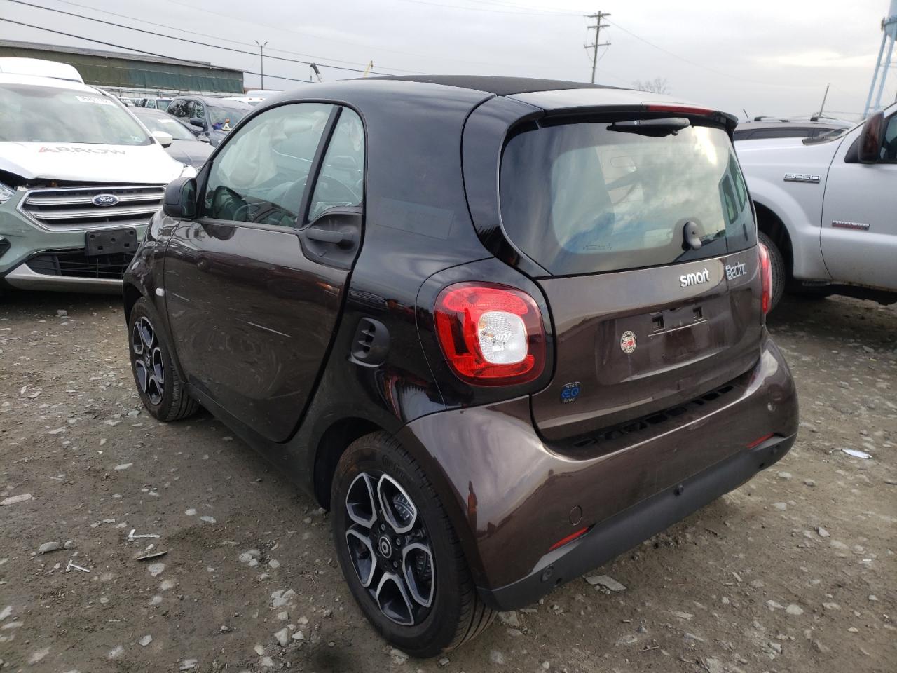 Photo 3 from auction – 2018 SMART FORTWO with VIN WMEFJ9BA5JK304028