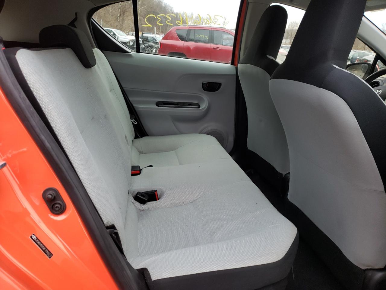 Photo 6 from auction – 2014 TOYOTA PRIUS C with VIN JTDKDTB3XE1066272