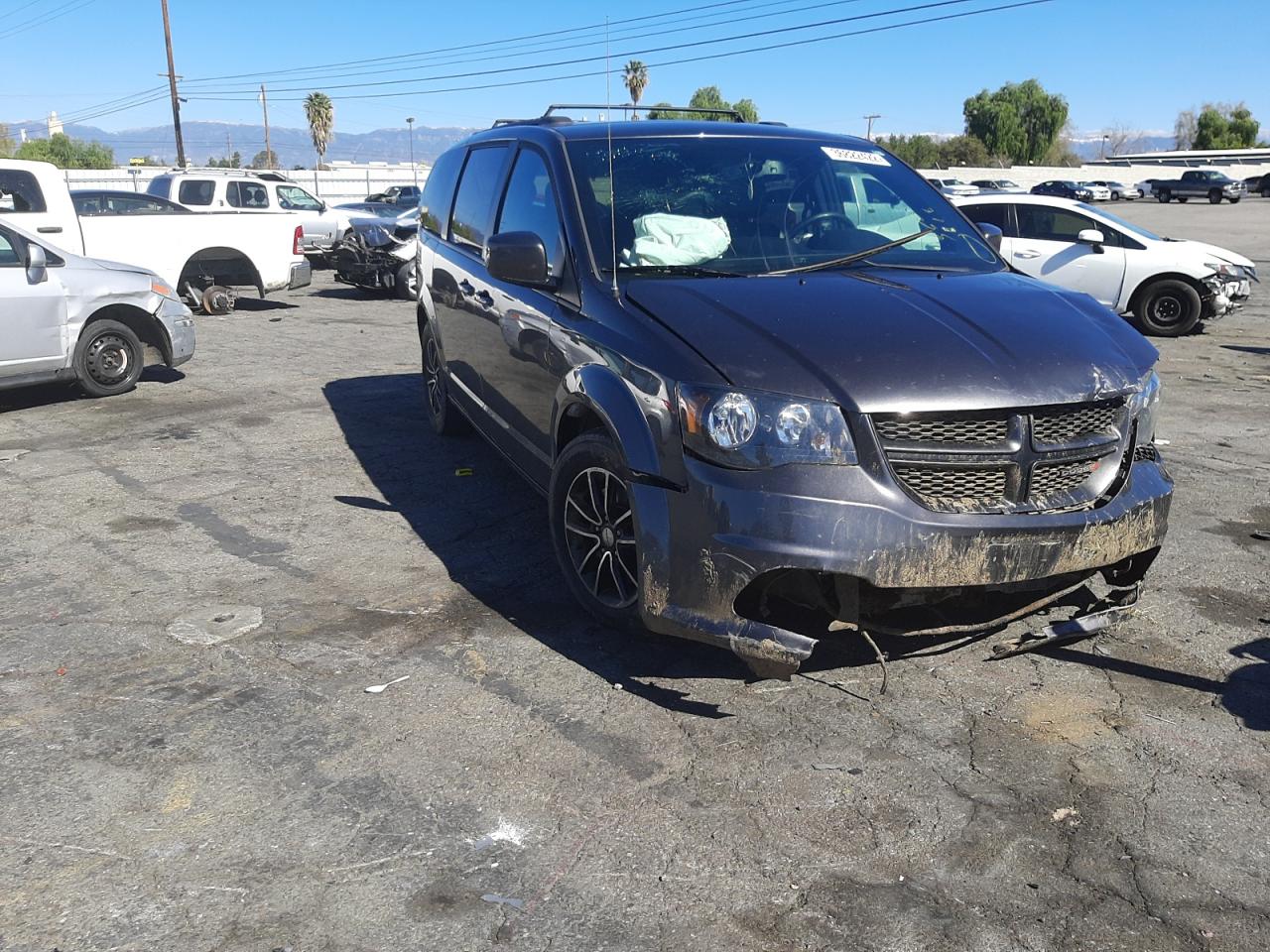 DODGE GRAND CARA 2018 with VIN 2C4RDGEG8JR249583 - Photo from auction