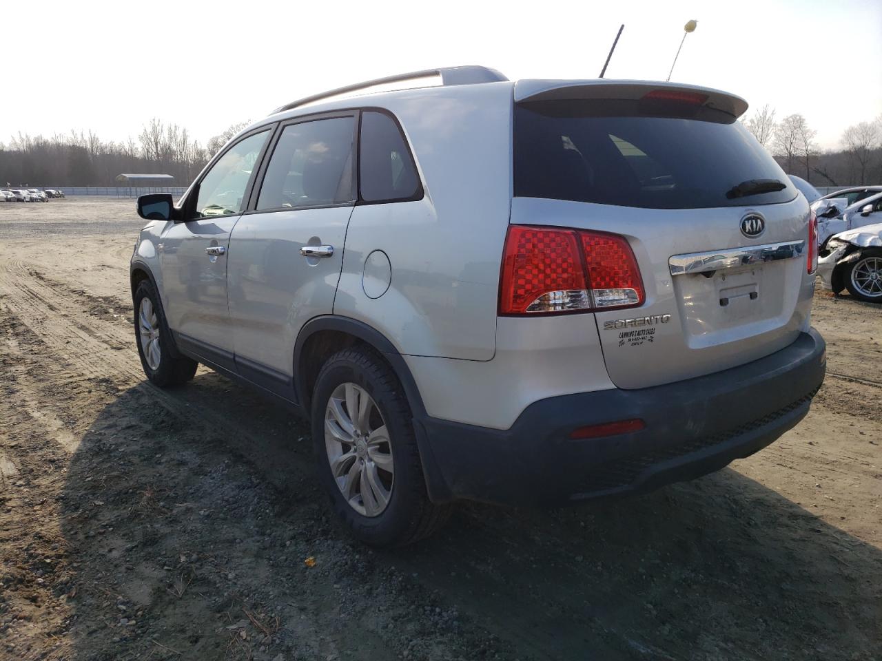 Photo 3 from auction – 2011 KIA SORENTO EX with VIN 5XYKU3A14BG010758