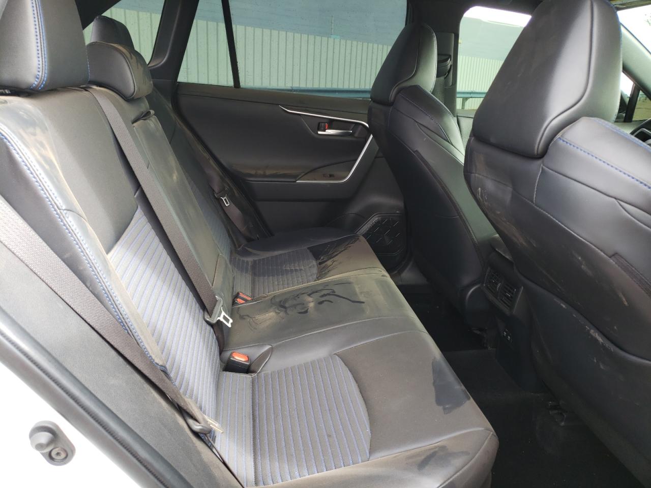 Photo 6 from auction – 2020 TOYOTA RAV4 XSE with VIN JTMEWRFVXLJ044646